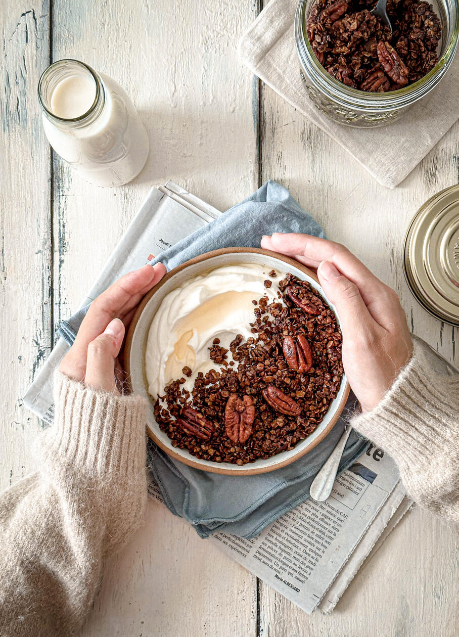 photo de bol de granola chocolat pecan photo de bol de granola chocolat pecan