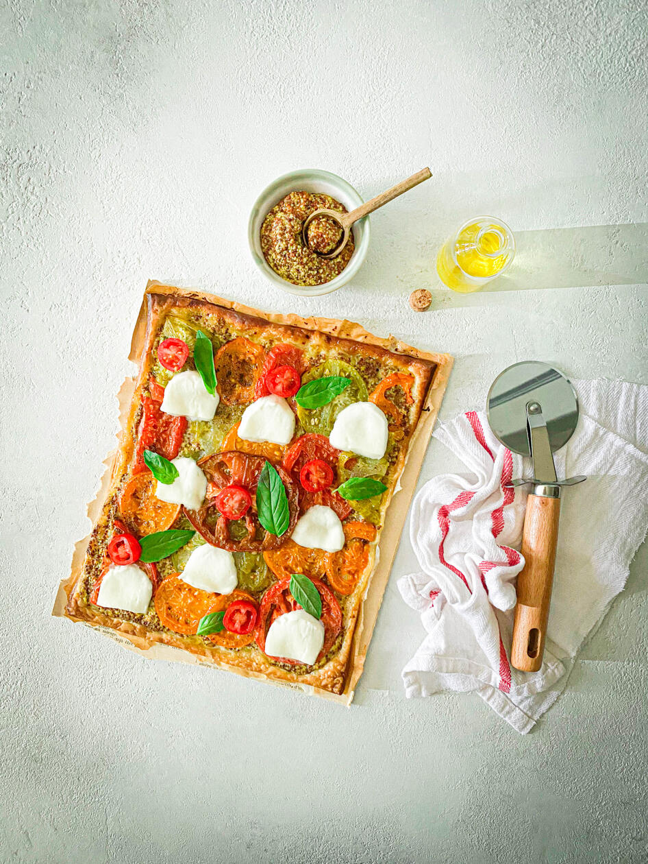 Photo de tarte à la tomate et mozzarella Photo de tarte à la tomate et mozzarella
