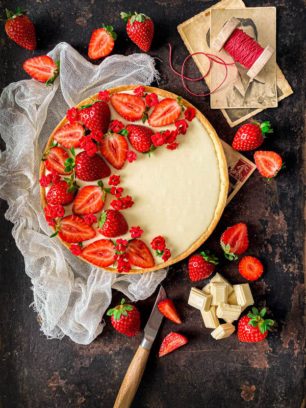 photo de tarte aux fraises chocolat blanc