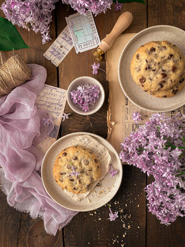 Photo de cookies et lilas Photo de cookies et lilas