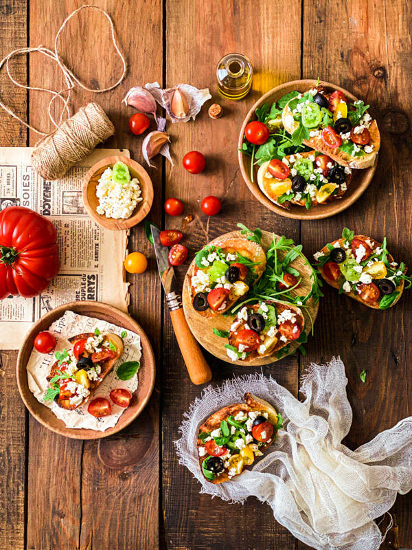 photo de tartines salées tomates fêta photo de tartines salées tomates fêta