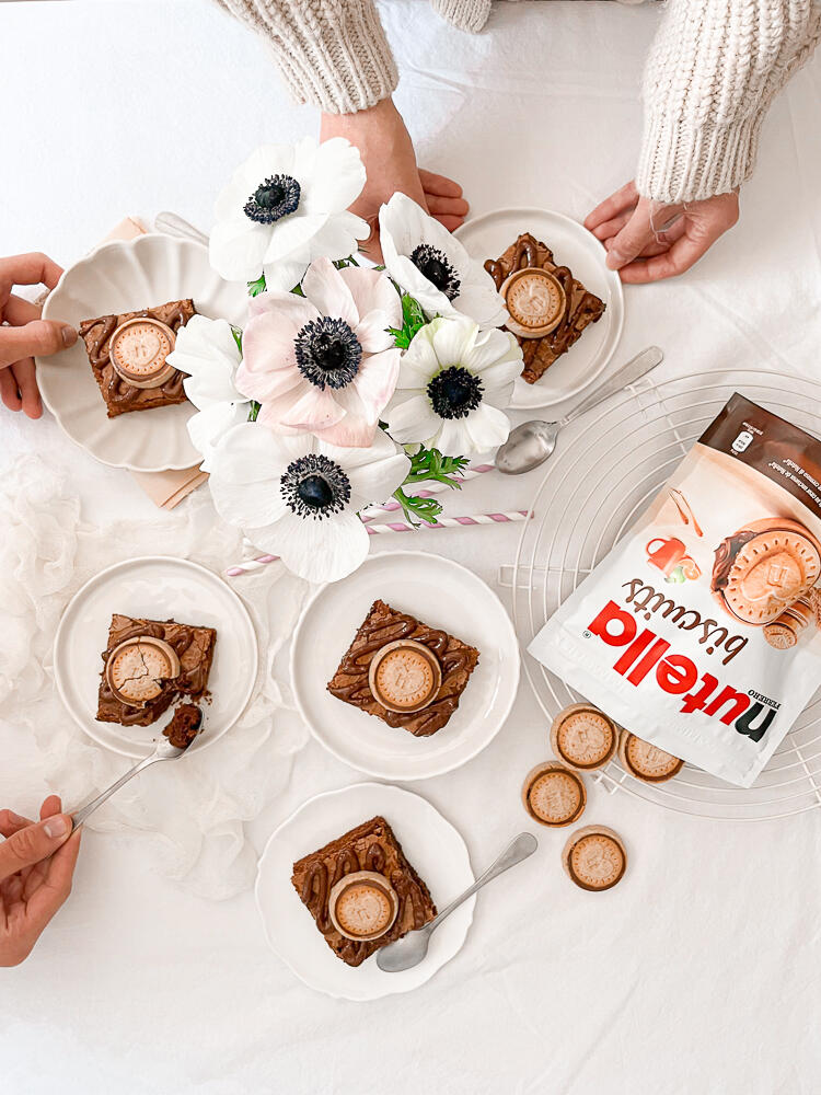 photo de brownie et paquet de biscuits NUTELLA