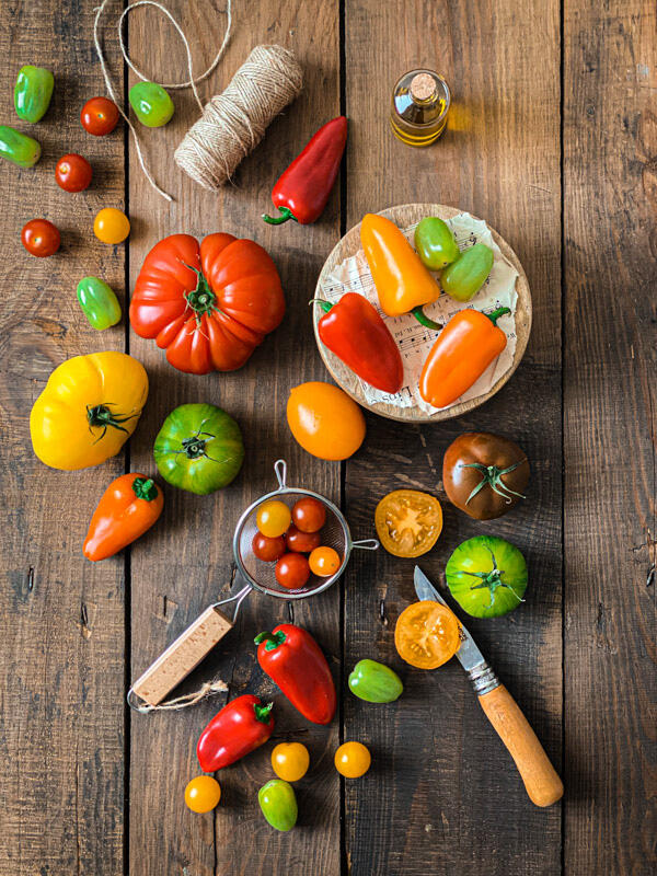 photo de tomates et poivrons photo de tomates et poivrons
